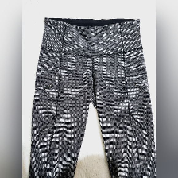 Lululemon Cadence Crusher Tight Wome size 6 Reflective Running Zip Pockets - Picture 7 of 14